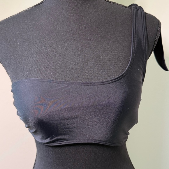 2 Bikini Tops - Black and White Gingham Tops - Abercrombie & Fitch - Picture 14 of 16